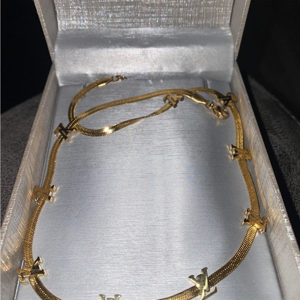 Gold Minimalist Necklace with Star Embellishments